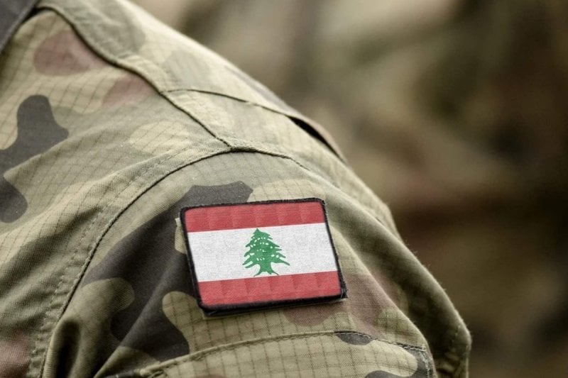 "الجيش" يعلن استشهاد عسكريَّين في غارة على زبدين