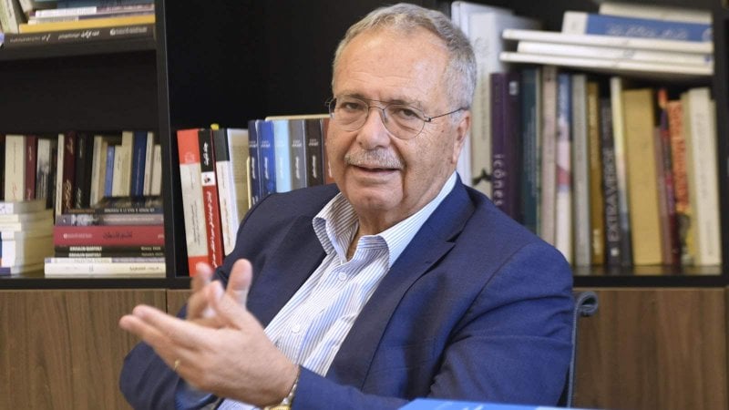 الدفعة الأولى انطلقت… متري يعلن نقل محكومين سوريين إلى بلدهم