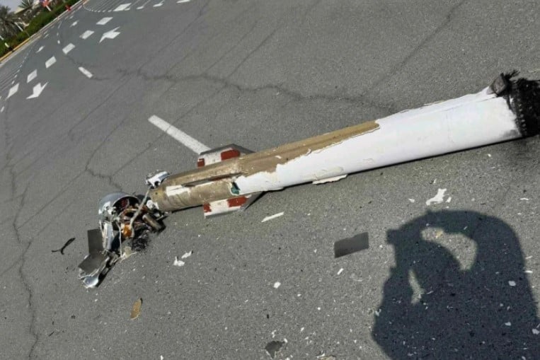 ضحية بعد الاعتراض… شظايا صاروخ تهزّ أبوظبي