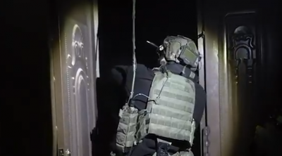 مداهمات إسرائيلية في الجنوب… العثور على مخزن أسلحة لحزب الله (صور وفيديو)