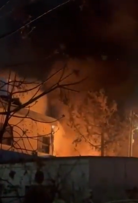 دفعة صاروخية من لبنان تصيب مبنى في إسرائيل (فيديو)