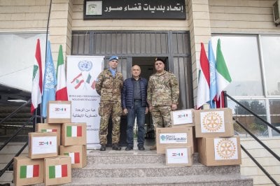 اليونيفيل تدعم النازحين… 13 طناً من المواد الغذائية تصل إلى صور (فيديو وصور)