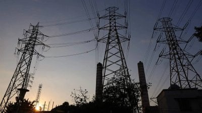 انقطاع واسع للتيار… القصف المدفعي يضرب البنية الكهربائية جنوبًا