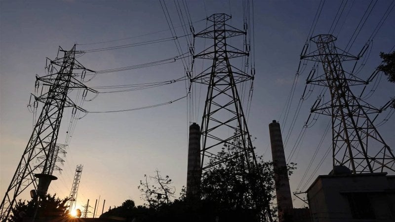 انقطاع واسع للتيار… القصف المدفعي يضرب البنية الكهربائية جنوبًا