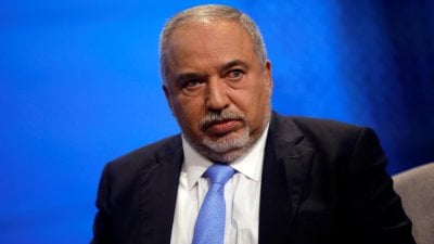 ليبرمان يدعو قادة إسرائيل: حزب الله معزول… وهذه فرصة لن تتكرر