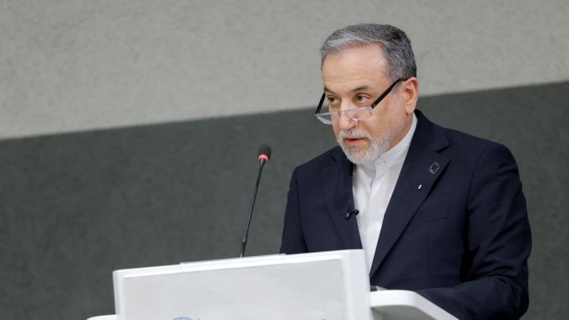 "الجميع في دائرة الخطر"... عراقجي يرفع سقف التحذير