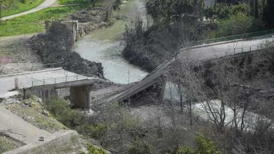 عزل الجنوب بالنار… غارات إسرائيلية تضرب الجسور وتقطع المعابر