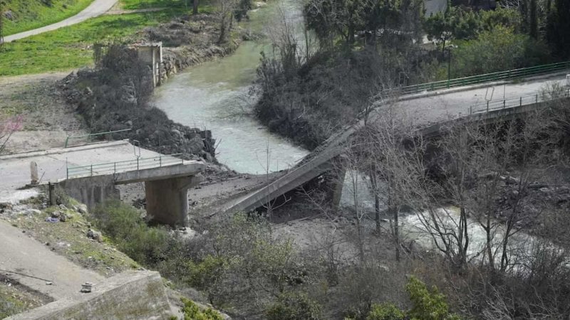 عزل الجنوب بالنار… غارات إسرائيلية تضرب الجسور وتقطع المعابر