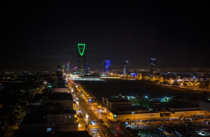 تهديد باليستي فوق الرياض... والدفاعات السعودية تتحرك