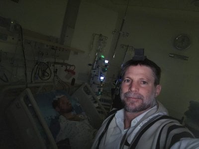 بعد إصابته على الحدود اللبنانية... سموتريتش ينشر صورة مع نجله من العناية الفائقة