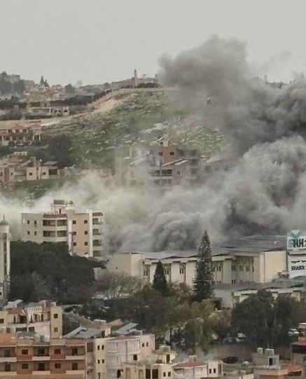 التصعيد يتدحرج... غارة قرب مستشفى في تول واستهدافٌ عنيف لمشغرة (صور)