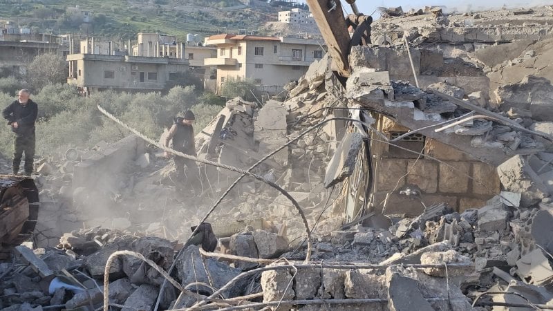 تصعيد دموي في البقاع… شهداء في غارة إسرائيلية على سحمر (فيديو وصورة)