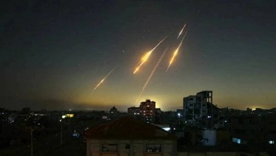 هجوم مزدوج… إيران تستهدف مواقع إعلامية إسرائيلية وتطال الأسطول الأميركي