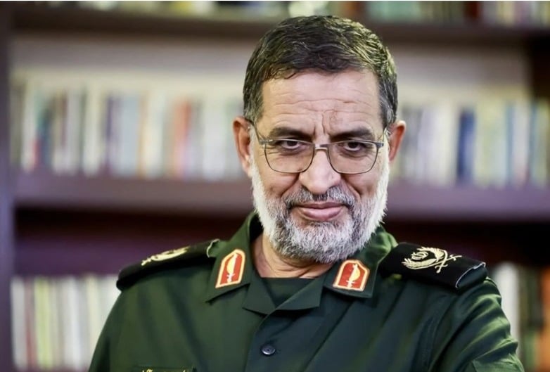 "يهدد صباحًا ويطير مساءً"… أدرعي يسخر بعد مقتل المتحدث باسم الحرس الثوري!