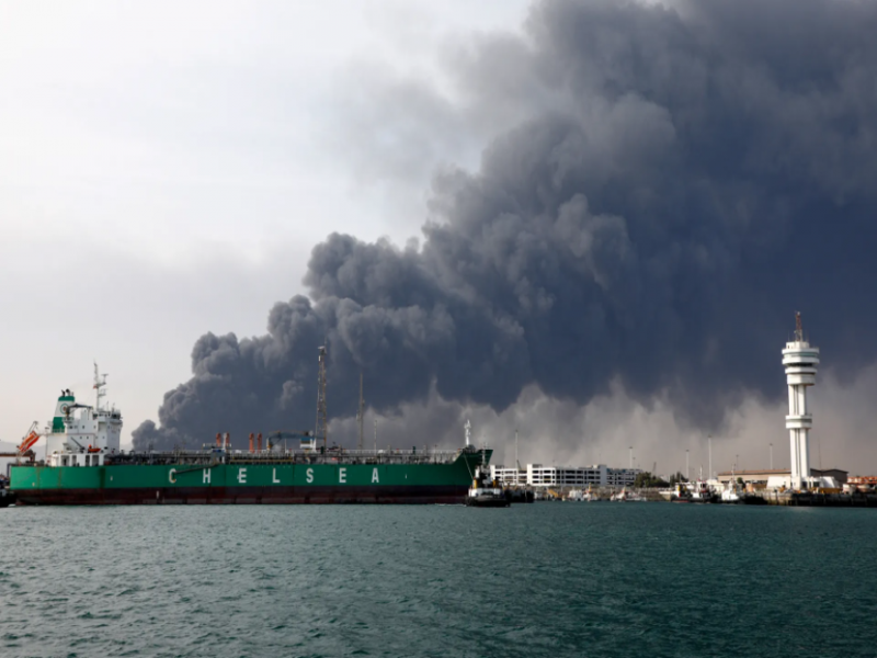 استهداف ميناء تاريخي… تصعيدٌ يطال بوابة تجارية جنوب إيران