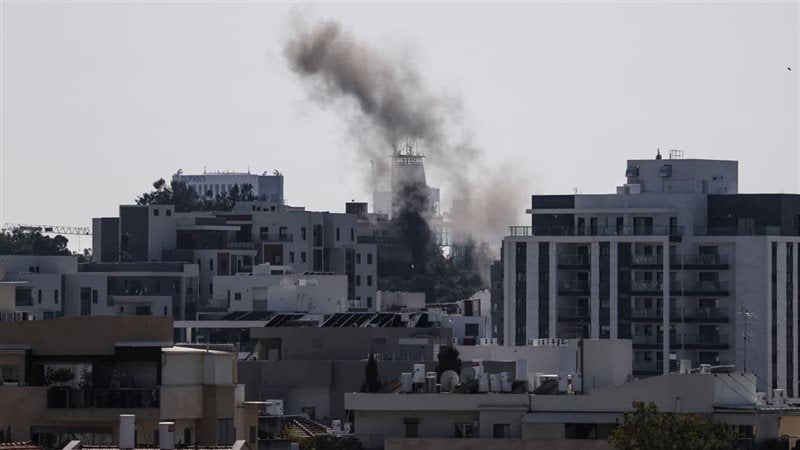 حريق في منشأة نقل بعد سقوط شظايا… الشمال الإسرائيلي تحت ضغط صاروخي متواصل