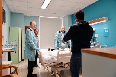 من غرفة العمليات إلى أسرة الجرحى... وزارة الصحة تواكب تداعيات الحرب ميدانياً