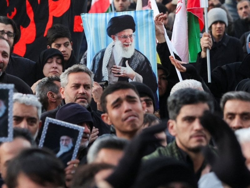 في قلب التصعيد… لماذا تتولّى إسرائيل "حرب الاغتيالات" في إيران بدلًا من واشنطن؟