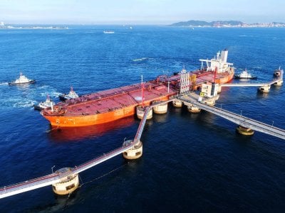 رفع العقوبات عن نفط إيراني عالق في البحر… تحرك أميركي عاجل