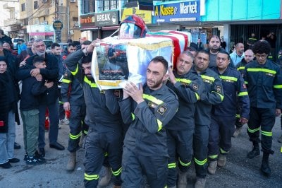  شهيد الواجب الإنساني... صيدا تُشيّع أحد عناصر الدفاع المدني (صور)