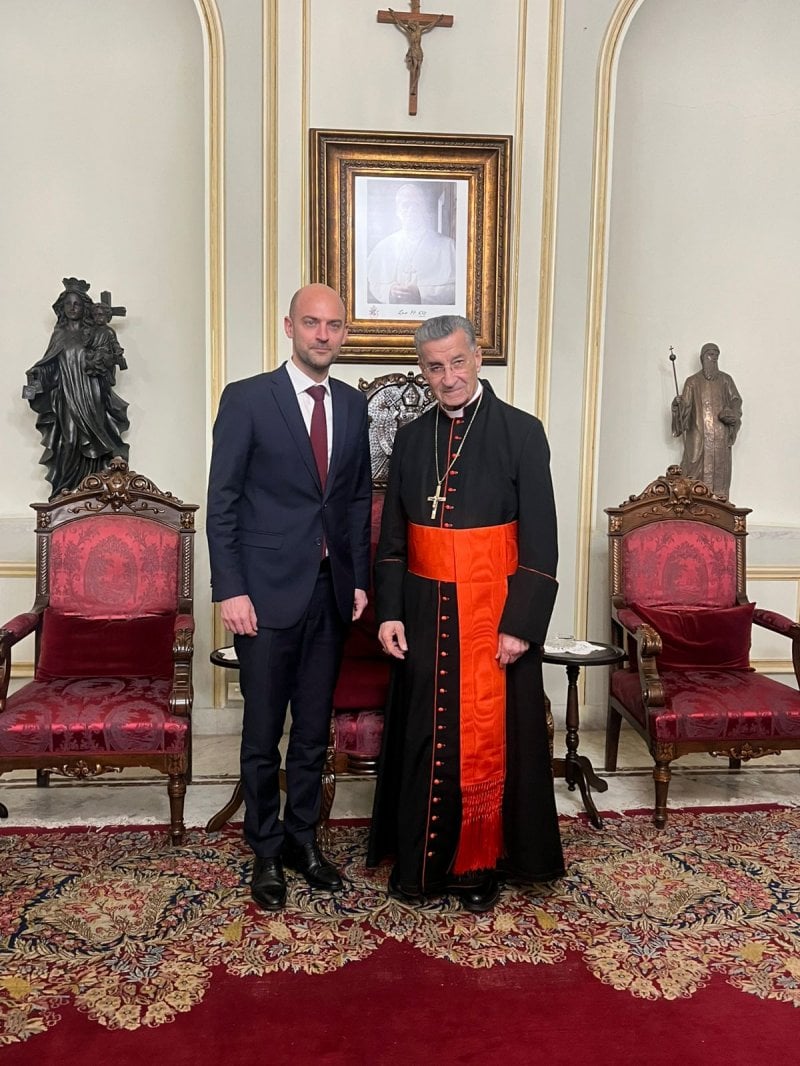 لقاء في الصرح… بارو ينقل رسالة ماكرون ويؤكد تضامن فرنسا