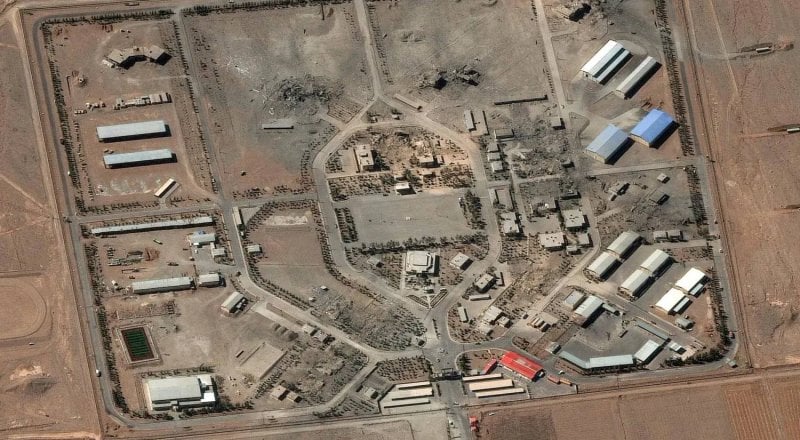 ضربات غامضة في أصفهان… صور تكشف استهداف مواقع تحت الأرض