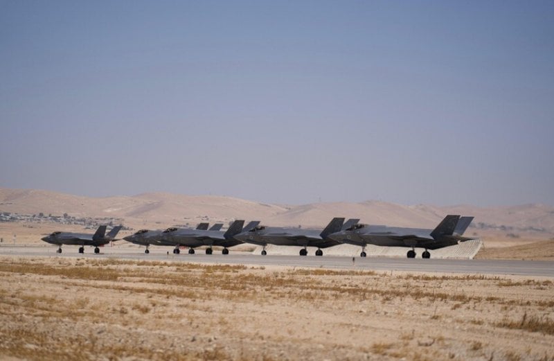 مواجهة جوية في سماء إيران... صاروخ يلاحق مقاتلة إسرائيلية