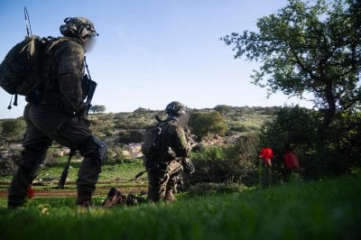 المواجهة مستمرة… جنديان إسرائيليان يُصابان بقصف من حزب الله