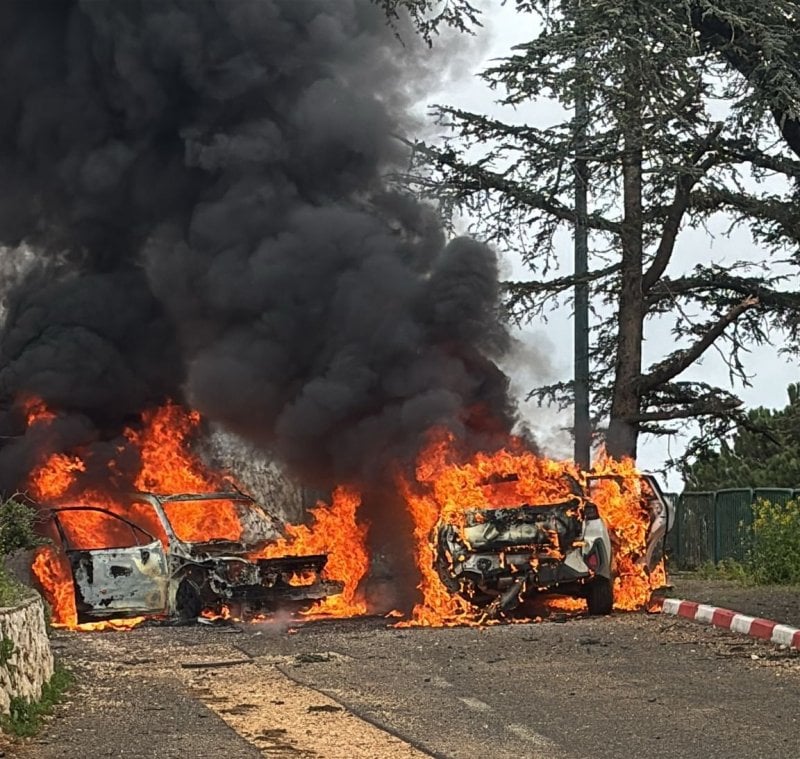 قتيلٌ وحرائق في مسكاف عام… صواريخ حزب الله تشعل الحدود الشمالية (فيديو)