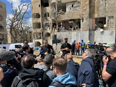 صواريخ على الأحياء… وزير الخارجية الإسرائيلي يروي دمار عراد وديمونا