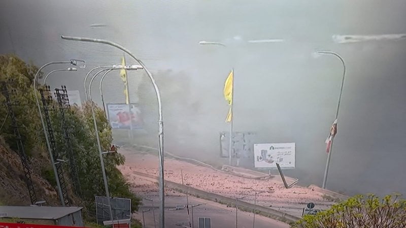 بعد الإنذار… الجيش الإسرائيلي يشن غارة على جسر القاسمية (فيديو)