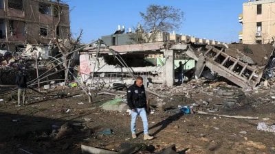 صواريخ إيران تشعل إسرائيل… وانفجاراتٌ تهزّ ديمونا وبئر السبع