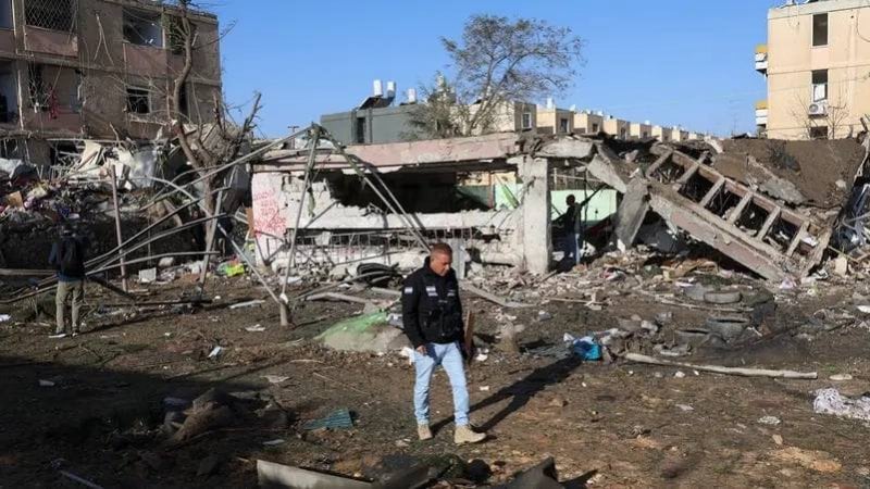 صواريخ إيران تشعل إسرائيل… وانفجاراتٌ تهزّ ديمونا وبئر السبع