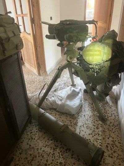 نشاط بري مكثّف… إسرائيل تعلن كشف مخزون قتالي في الجنوب (صور)