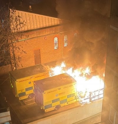 في لندن... حريق متعمّد يستهدف 4 سيارات إسعاف يهودية (فيديو)