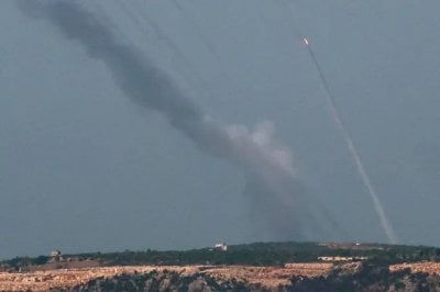 صواريخ ومسيّرات على الشمال… حزب الله يستهدف قواعد ومستوطنات