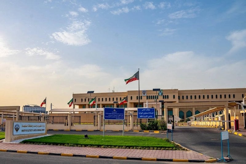 شظايا الصواريخ تفصل الكهرباء في الكويت… 7 خطوط خارج الخدمة