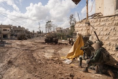 عملية برية في الجنوب… إسرائيل تعلن مقتل 8 من حزب الله وتدمير نفق (فيديو)