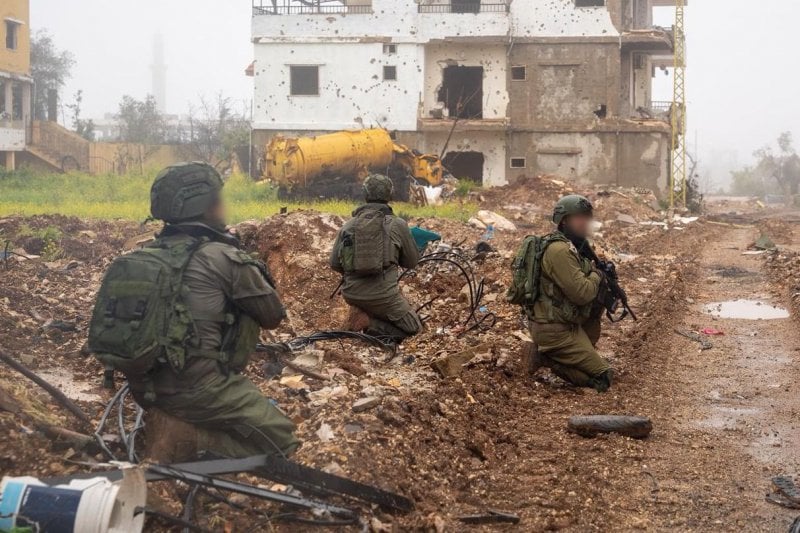 إسرائيل توثّق استهداف مقار تابعة لحزب الله في بنت جبيل (فيديو)