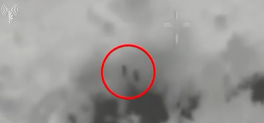 بعد إطلاق قذائف باتجاه قواتها… إسرائيل تنشر مشاهد القضاء على عناصر جنوباً (فيديو)