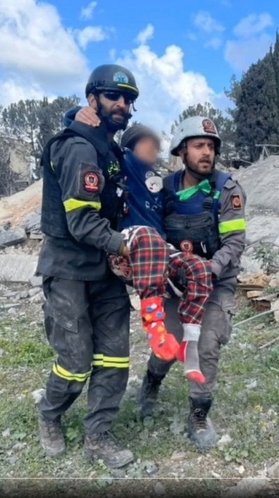 مشهد مؤثر من أرنون… فيديو يوثّق انتشال ناجية من تحت الركام