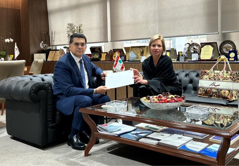 وزير الإعلام يسلم بلاسخارت لائحة بالاعتداءات على الصحافيين
