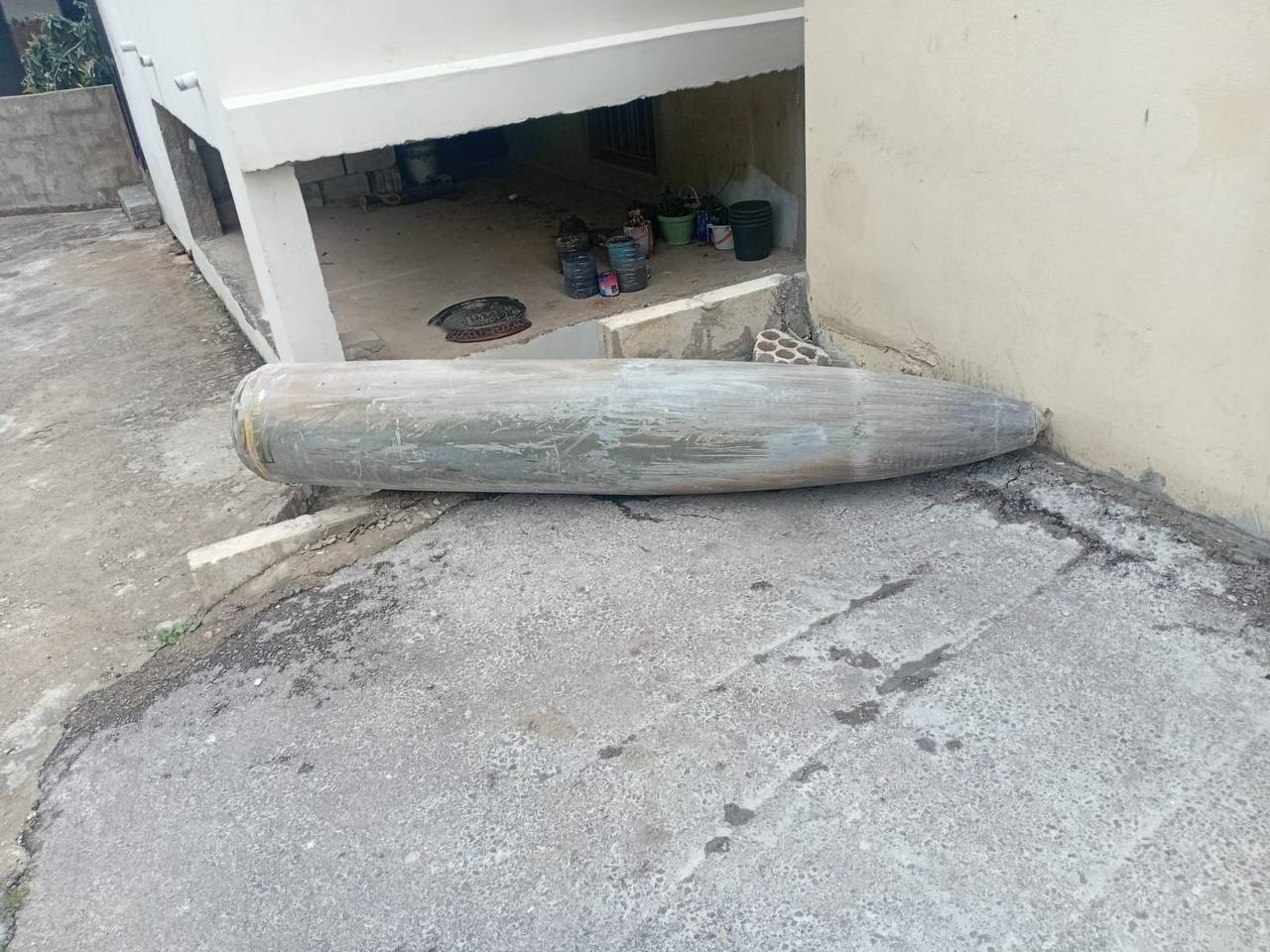 صورة لصاروخ غير منفجر في بلدة صريفا