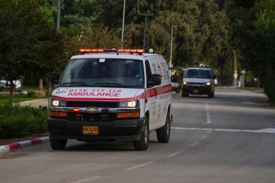 ليلة مشتعلة في إسرائيل… صواريخ عنقودية ومسيرات عبر الحدود