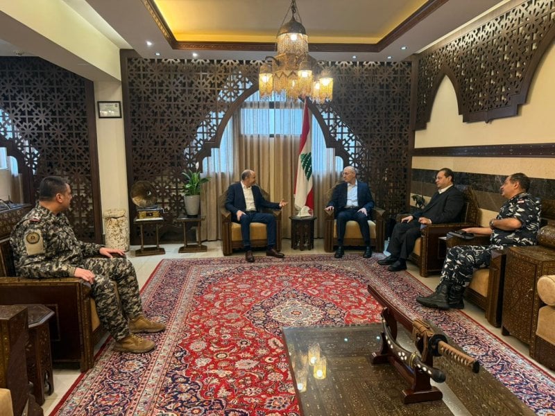 بين التصعيد والنزوح… الحجار يجمع الأجهزة الأمنية في صيدا (فيديو)