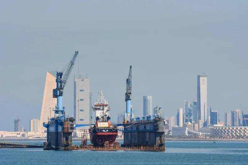 ميناء الشويخ تحت الهجوم… أضرار مادية وتحرك أمني عاجل