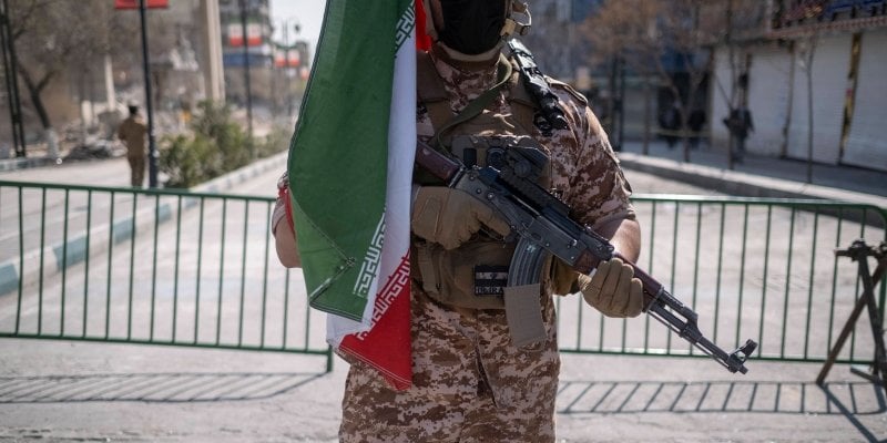 فضيحة في طهران… أطفال في خدمة الحرس الثوري الإيراني