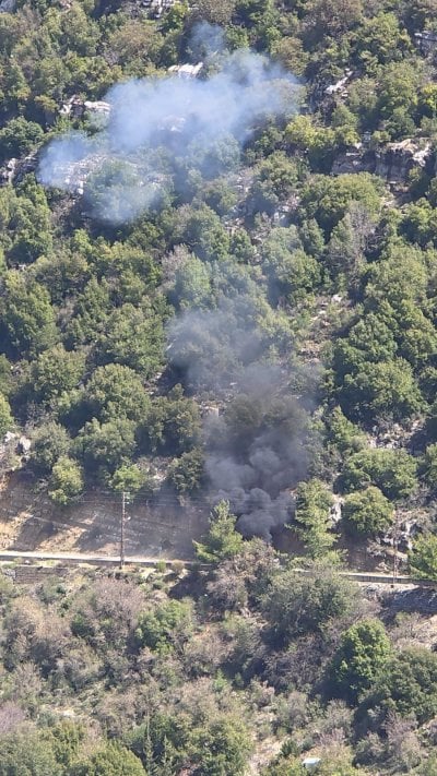 غارة إسرائيلية تستهدف سيارة على طريق جزين (فيديو)