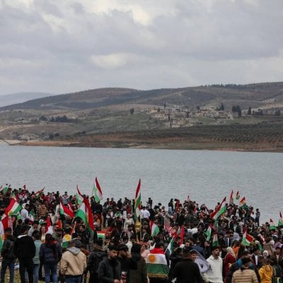 بعد حادثة إنزال العلم… الداخلية السورية تنشر صورة المتهم