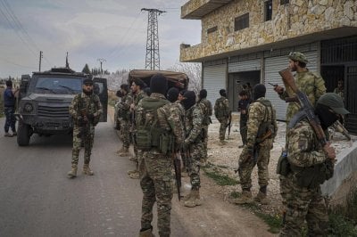 دمشق تكشف ممراً سرياً على الحدود اللبنانية… والجيش السوري يتحرك